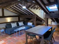 Coquettish and spacious attic, with more than 70 meters, very luminous.