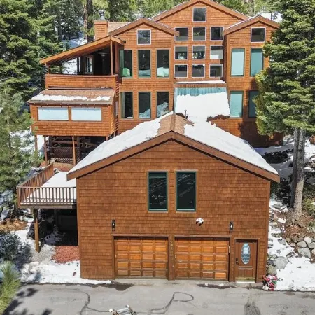 Spacious 4/5BR 4BA Tahoe Retreat w/ Hot Tub – Walk to Lake & Near Ski Resorts
