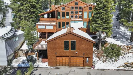 Spacious 4/5BR 4BA Tahoe Retreat w/ Hot Tub – Walk to Lake & Near Ski Resorts
