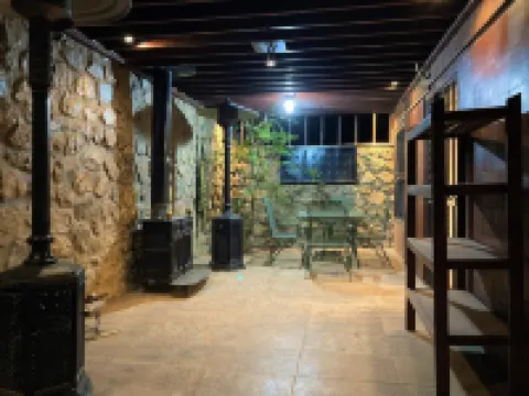 Big cozy house in gated community behind the American Consulate, 10-minute WALK.