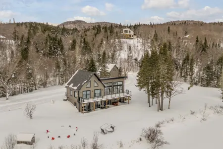 Villa du Lac Poulin waterfront