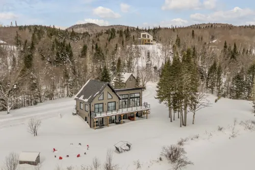 Villa du Lac Poulin waterfront