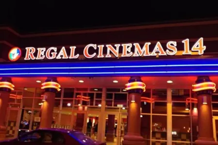 Mins To Hospitals Apartment BBQ Grill 65in TV