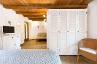 Lake Apartment With Lush Garden Veranda Hotels in Gonte