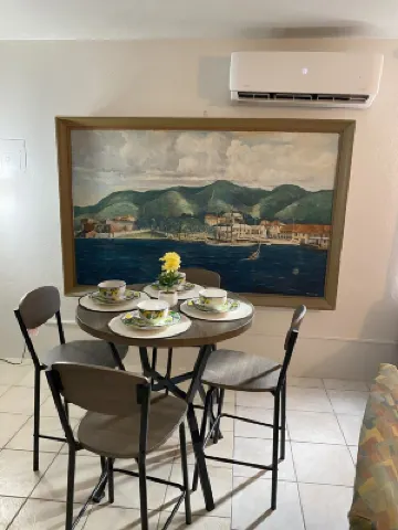One-bedroom apartment on St Croix; AC, WiFi, near shopping center & restaurants