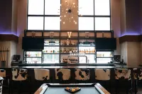 Revel Hotel des Moines Urbandale, Tapestry Collection by Hilton - bar