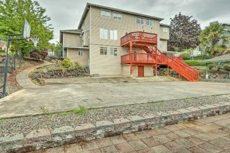 Spacious Kent Home Great for Large Families!