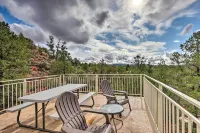 Mountain-View Rooftop Deck: Sedona Hideaway - spa