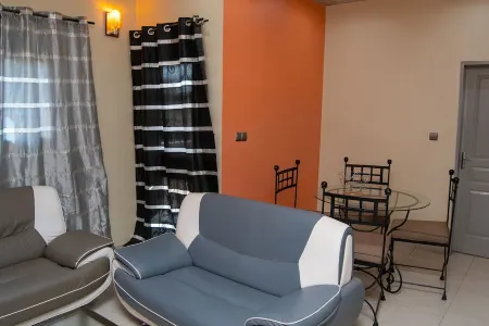 CASA NOSTRA Отели в г. Kadiogo