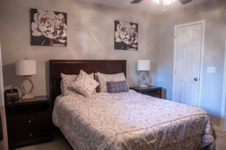 Charming 1-bedroom apartment on private farm with pond- boarding available