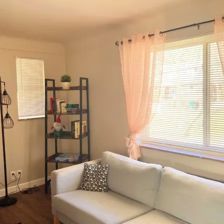 Remodeled 2-bedroom apartment in Clifton WiFi, AC near UC and Hospitals