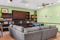 Spacious Historic 3-bedroom apartment with AC, WiFi in charming Winchester