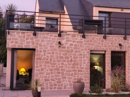 Grande Maison Avec Piscine, Plage du Magouero, Plouhinec Dans le Morbihan Отели в г. Плуинек