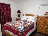 Private house sleeps 8 in Logan.  Located near HMTS access points, dining, shops