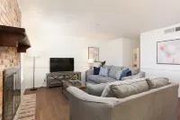 Newly Remodeled House in a Quiet Neighborhood. Hotels in Leon Valley