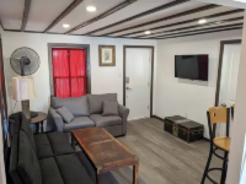 Stylish Adobe house, private yard & parking in downtown Cortez