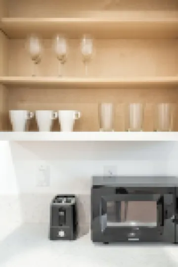 2 Floor, 3-bedroom house in awesome Alhambra w/ AC, WIFI and Garage Parking