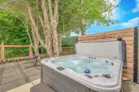 Seaside Riverfront Escape • HotTub • Walk to Beach