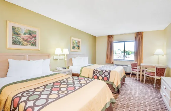 克林頓港速8酒店