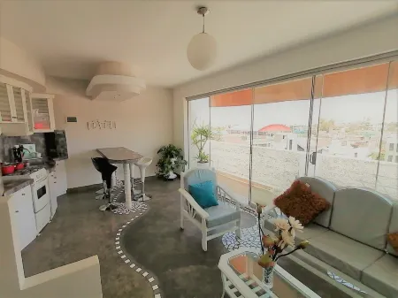 COMFORTABLE 2-BEDROOM APARTMENT WITH EXCELLENT VIEWS