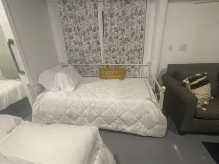 Vintage & Affordable Unit 4 of 6