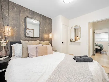 Trendy 3 bdrm, lakeside trails, 20 min to Toronto!