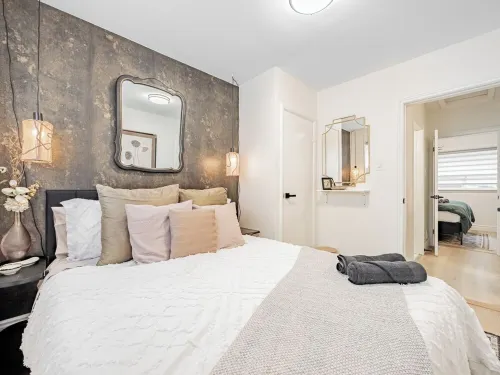 Trendy 3 bdrm, lakeside trails, 20 min to Toronto!