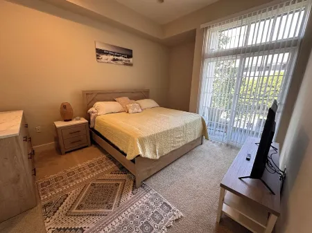 Cozy 2BD Large king & queen bed heart of Irvine Отели рядом с достопримечательностью «Университет Калифорния Ирвайн»