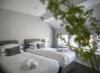 A spacious and stylish 2 bedroom, 2 bathroom duplex apartment Hotels in Grassington