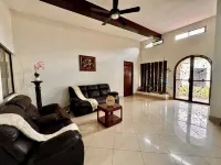 4-bedroom Beautiful & Spacious house near everything!