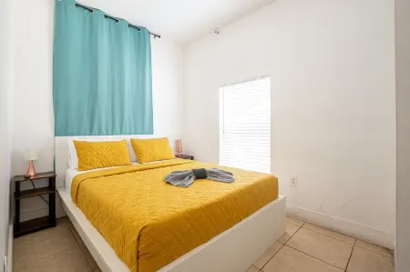 King Size Beds, Chef's Kitchen & Central Location