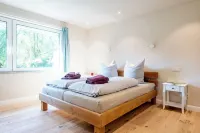 Oystercatcher vacation apartment with garden, terrace and beach chair