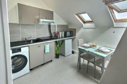 Le Lumineux Studio 6 Face Gare Wifi Gratuit et à Deux pas du Centre Ville !