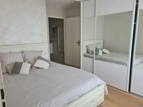 Cosy 2-bedroom apartment, parking available and 20 minutes by train from central Paris. Các khách sạn ở Le Blanc-Mesnil