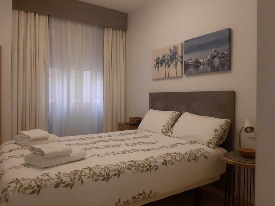 Modern Family Apartment in Seville with Free Parking - Great Location