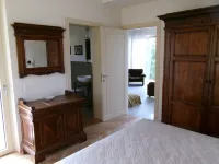 Elegant apartment, villa surrounded by greenery a stone's throw from the lake and the village 加爾達住宿飯店