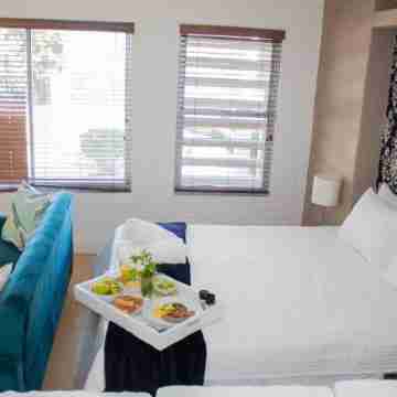 Fabulous 5-bedroom Beach House Stunning Views  with WiFi in Hout Bay  Cape Town Rooms