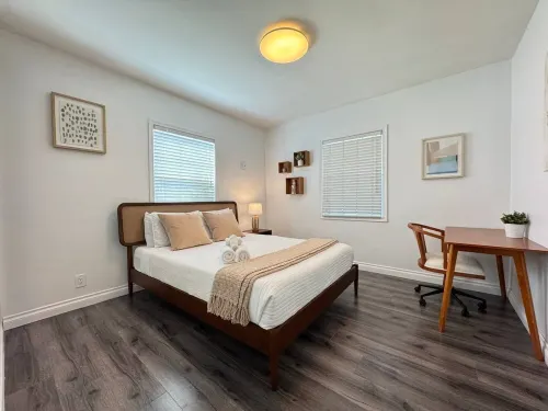 Cozy 2BR Gem Near LAX, SoFi Stadium & The Forum - MK1