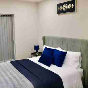 Luxurious Velvet Blue Leeds City Centre Scenic Apartment Rooms