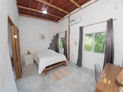 Private New 2BD/1Bath Bungalow on Lush Green Land Olón Ecuador附近的飯店