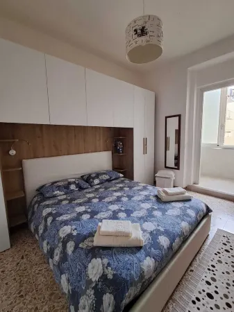 Double room with bathroom located near the historic center and beaches.