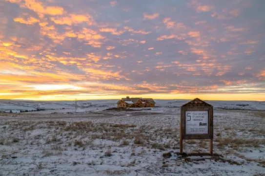 Brand New Cabin with Hot Tub on 800-acre Guest Ranch