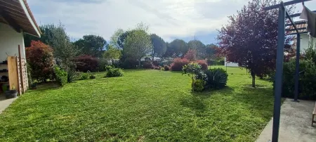 Maison Proche de Toutes Commodités et Piste Cyclables a 50 m qui Mène a l Océan Отели в г. Сен-Жюльен-ан-Борн