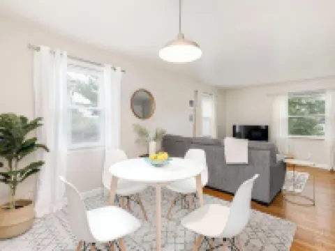 Bexley Breeze ✦ High-Speed Wi-Fi ✦ King Bed Hotels in Bexley