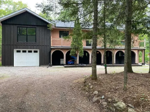 Lafontaine Beach House - HOT TUB & SAUNA