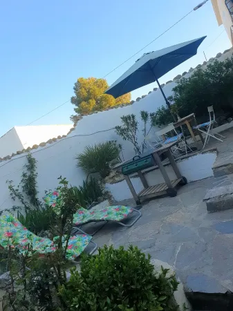 Tropical oasis, rural Andalucía—tropical garden, huge pool, perfect for couples Отели в г. Comarca de Baza