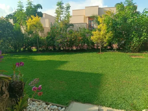 Elegant Lakeside Furnished Villa at Pearl Marina Garuga Hotels in 