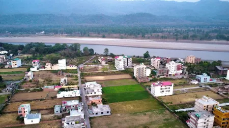 2BHK Home in Rishikesh @Whispering Birds Homestay Отели рядом с достопримечательностью «Vishnu Ghat»