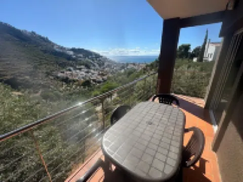 Superb sea view apartment with private pool! 5 minutes from the center.