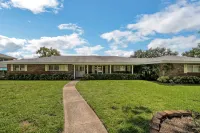 Beautiful Lake View Retreat Drivable To Theme Parks 3 Bedroom Home